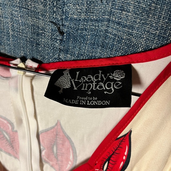 Cute & Kitschy Lip Print Dress 1X - Picture 2 of 7